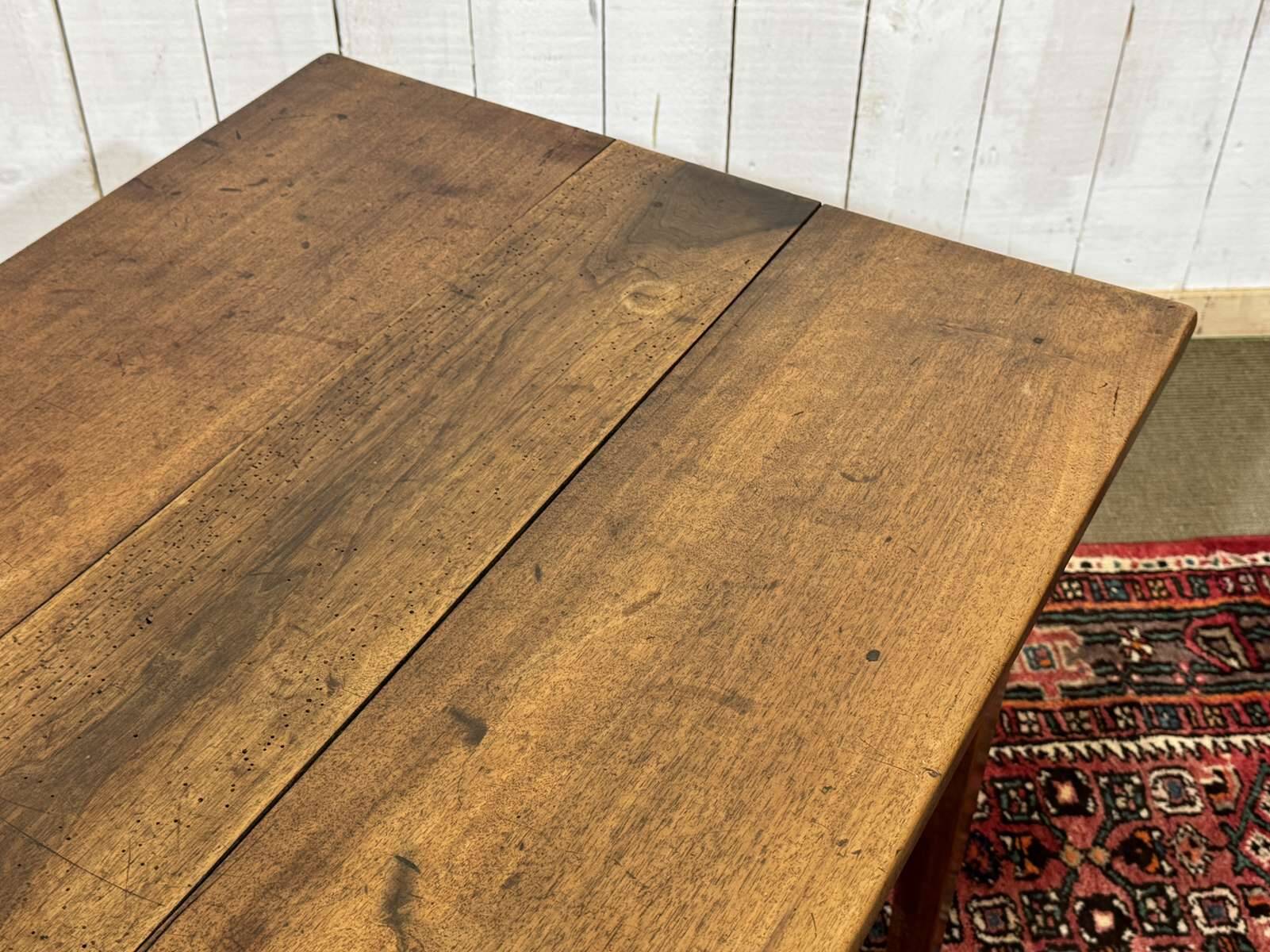 Table bureau en noyer XIXème