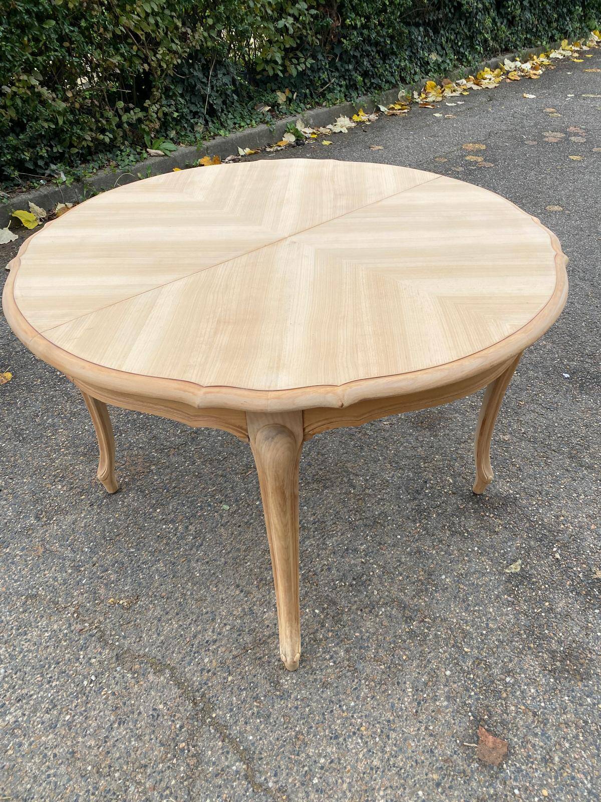 Louis XV style oval extendable round table renovated in raw wood