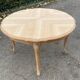 Table ronde extensible ovale style Louis XV rénovée en bois brut