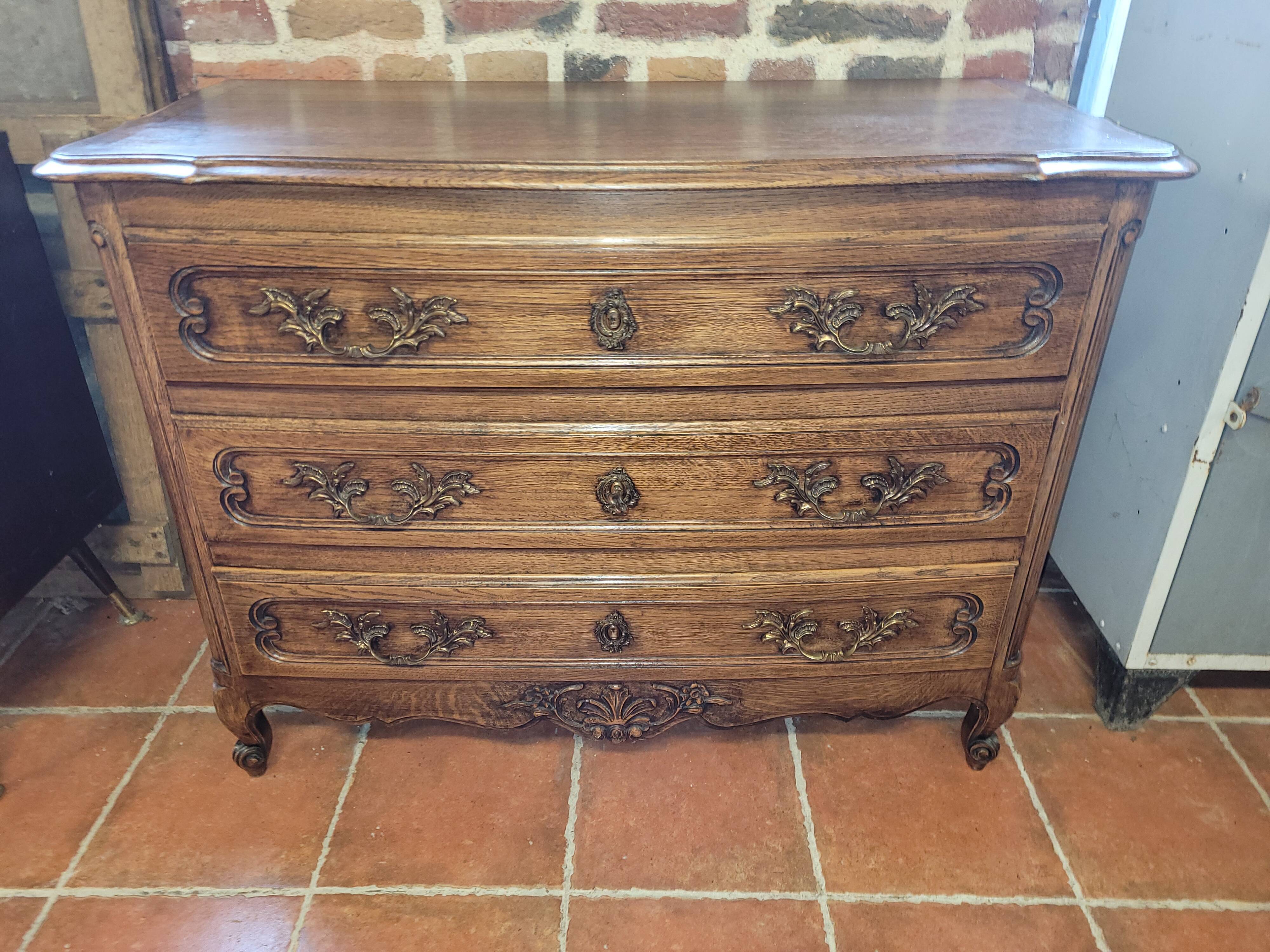 Louis XV style chest of drawers in solid oak
