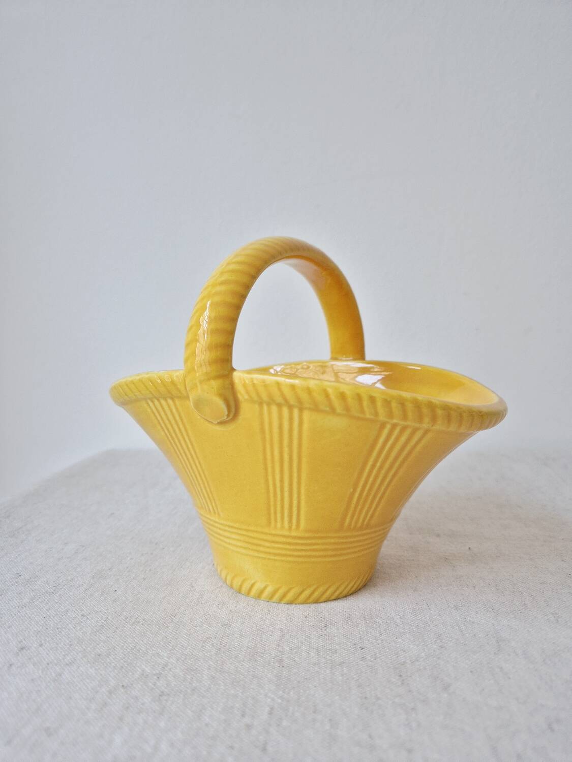 Small vintage ceramic basket with woven handle - Digoin & Sarreguemines