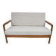 Canapé deux places beige de style scandinave