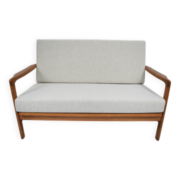 Canapé deux places beige de style scandinave