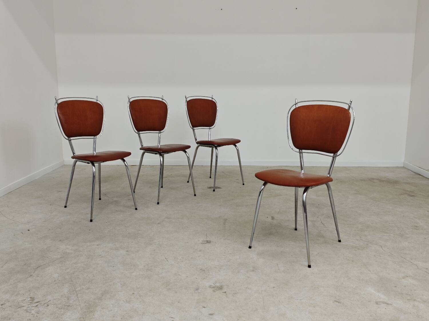 Set of 4 French chairs in camel brown imitation leather and chrome 1960