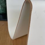 Wavy magazine holder