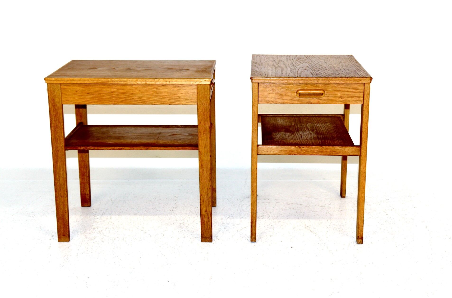 Paire de table chevets en chêne, Suède, 1960