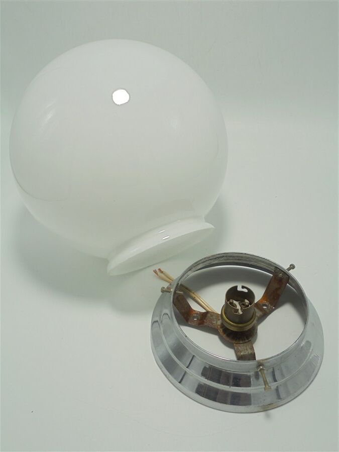 Art deco luminaire in opaline