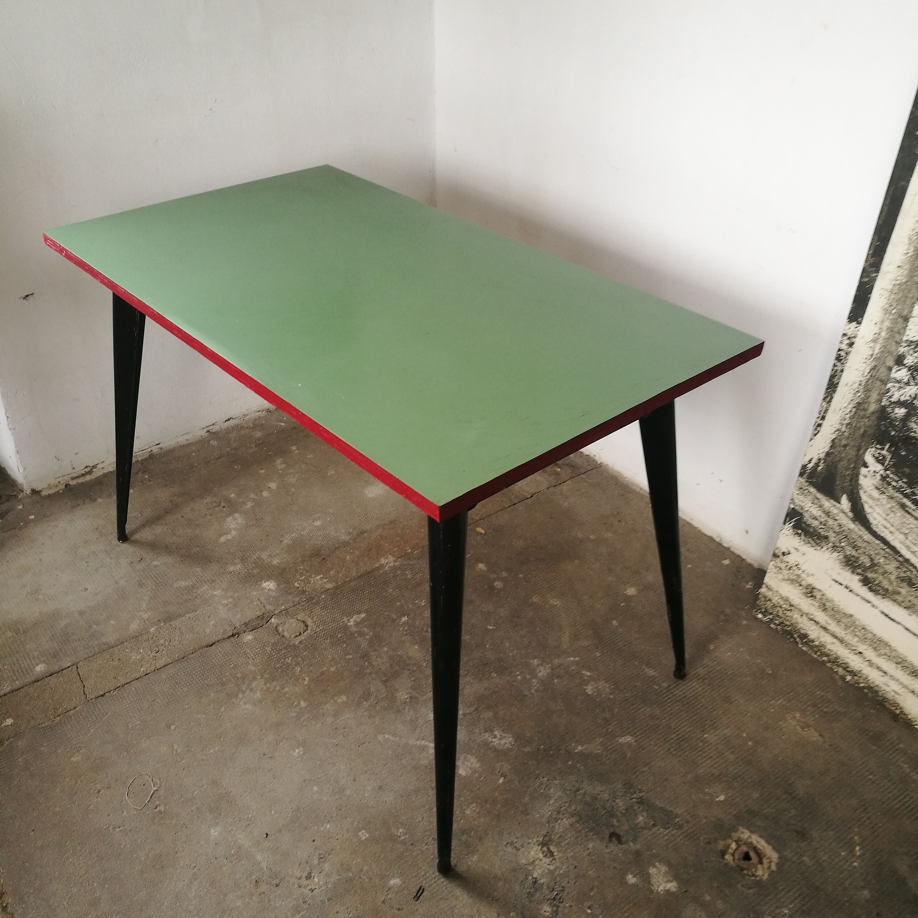 Table Tolix, by Xavier Pauchard pedestal compass