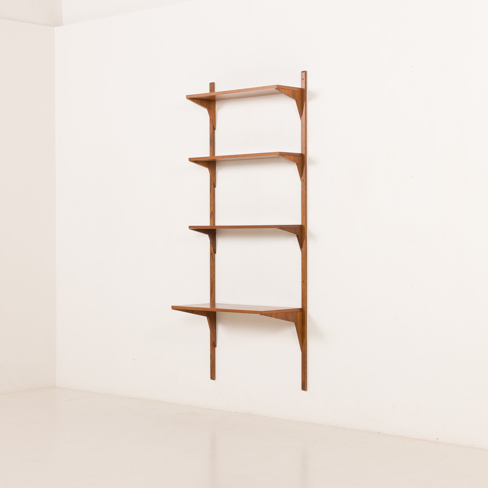 Danish mid-century walnut shelving unit in the style of Poul Cadovius, 1960s