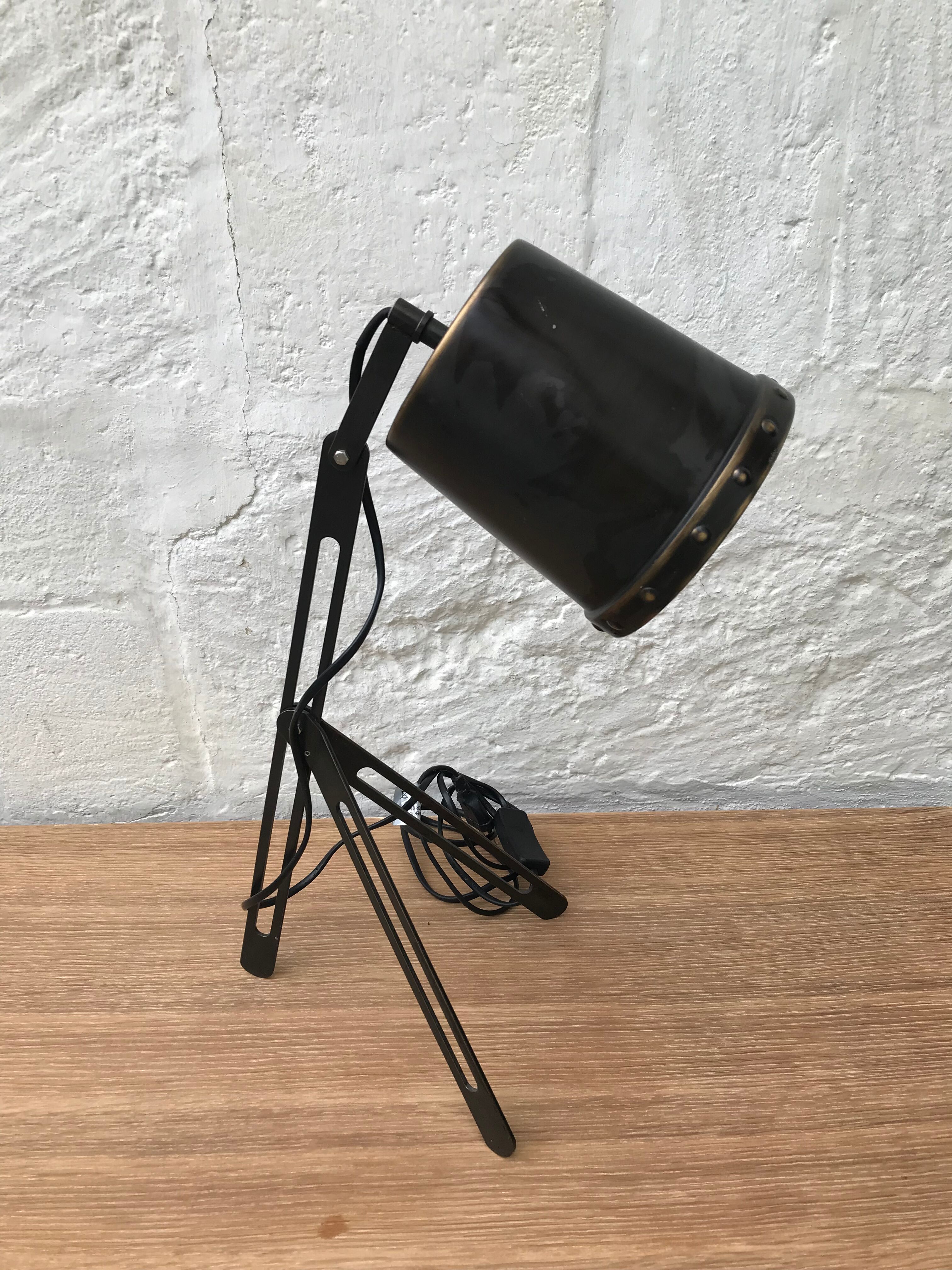 Metal tripod articulated lamp