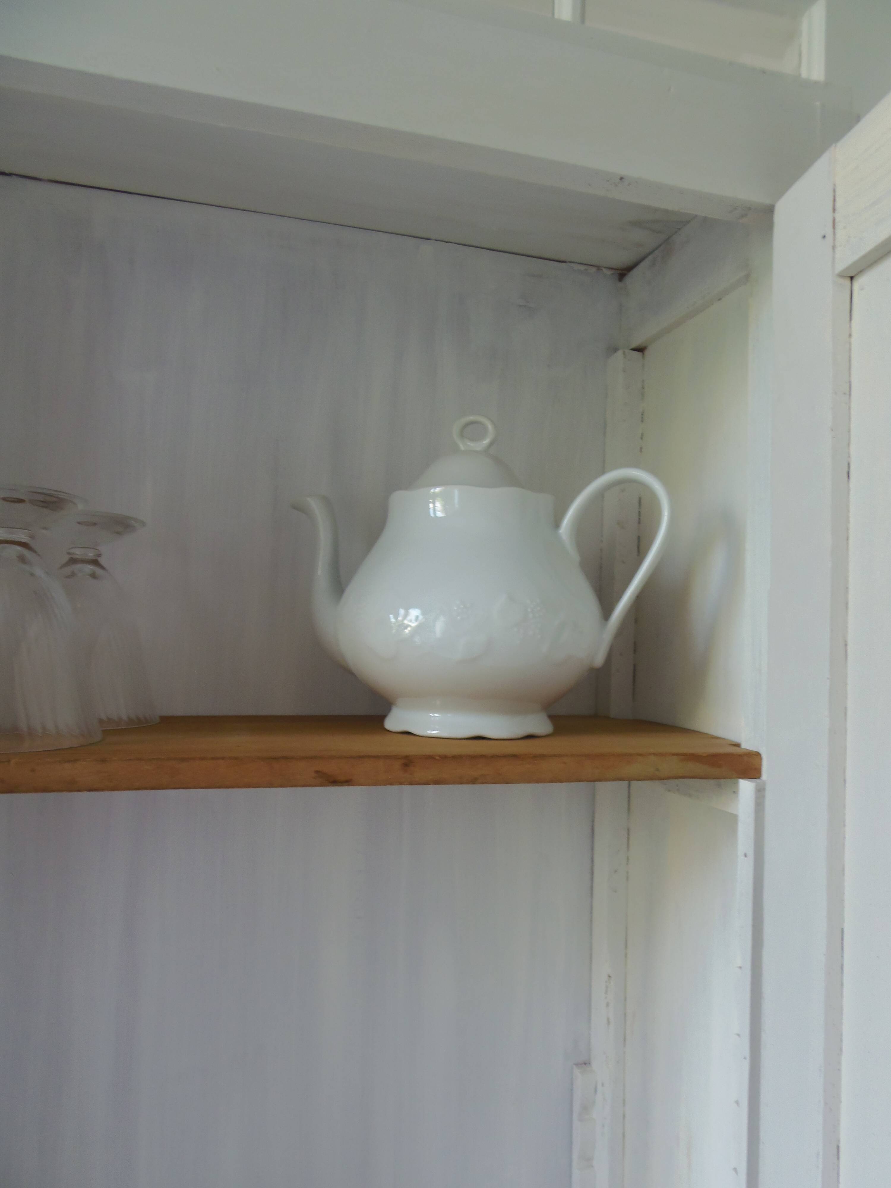 Bonnetière, vintage shallow dresser re-enchanted in pearl grey.