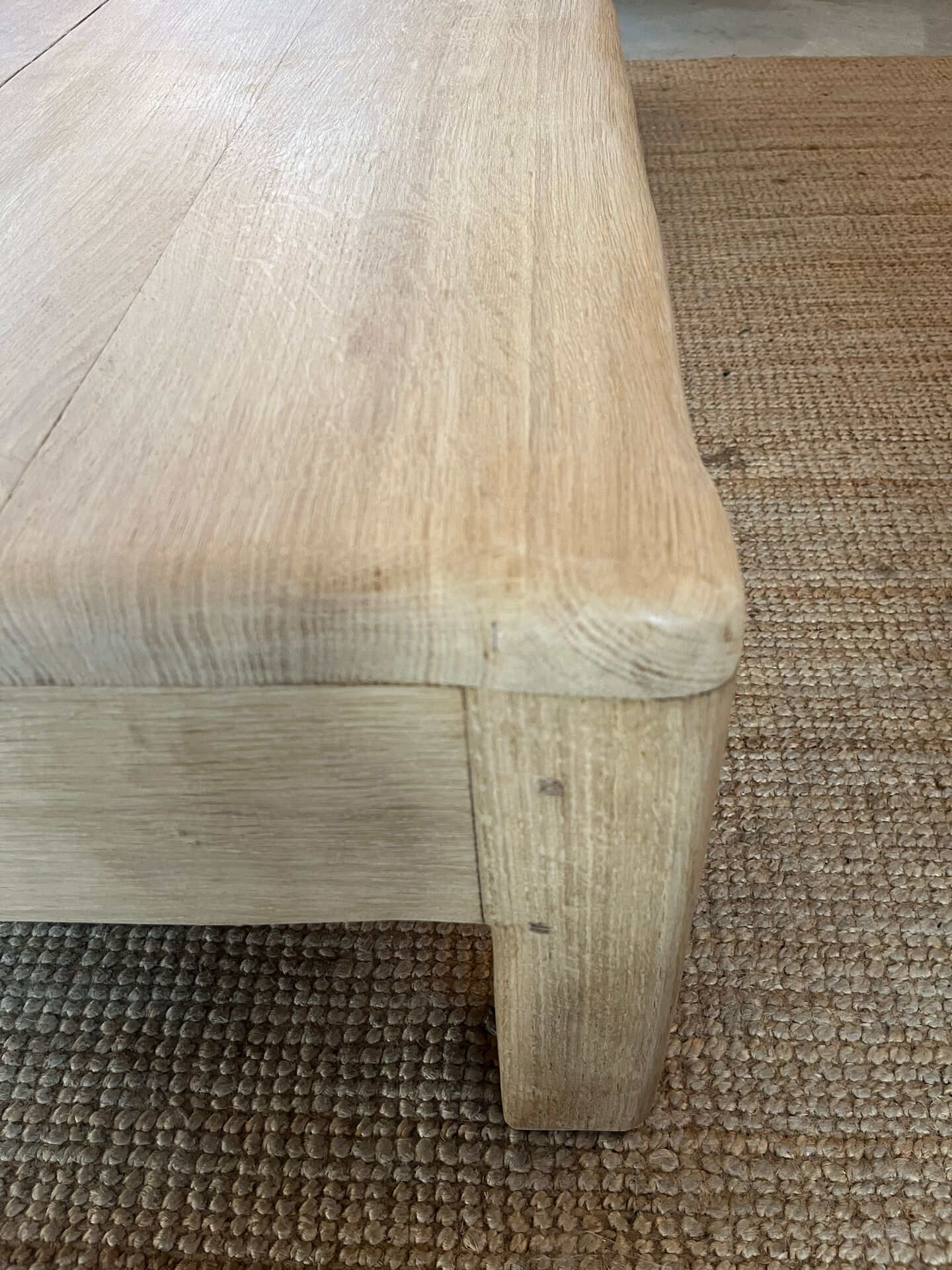 Table basse en chêne blond