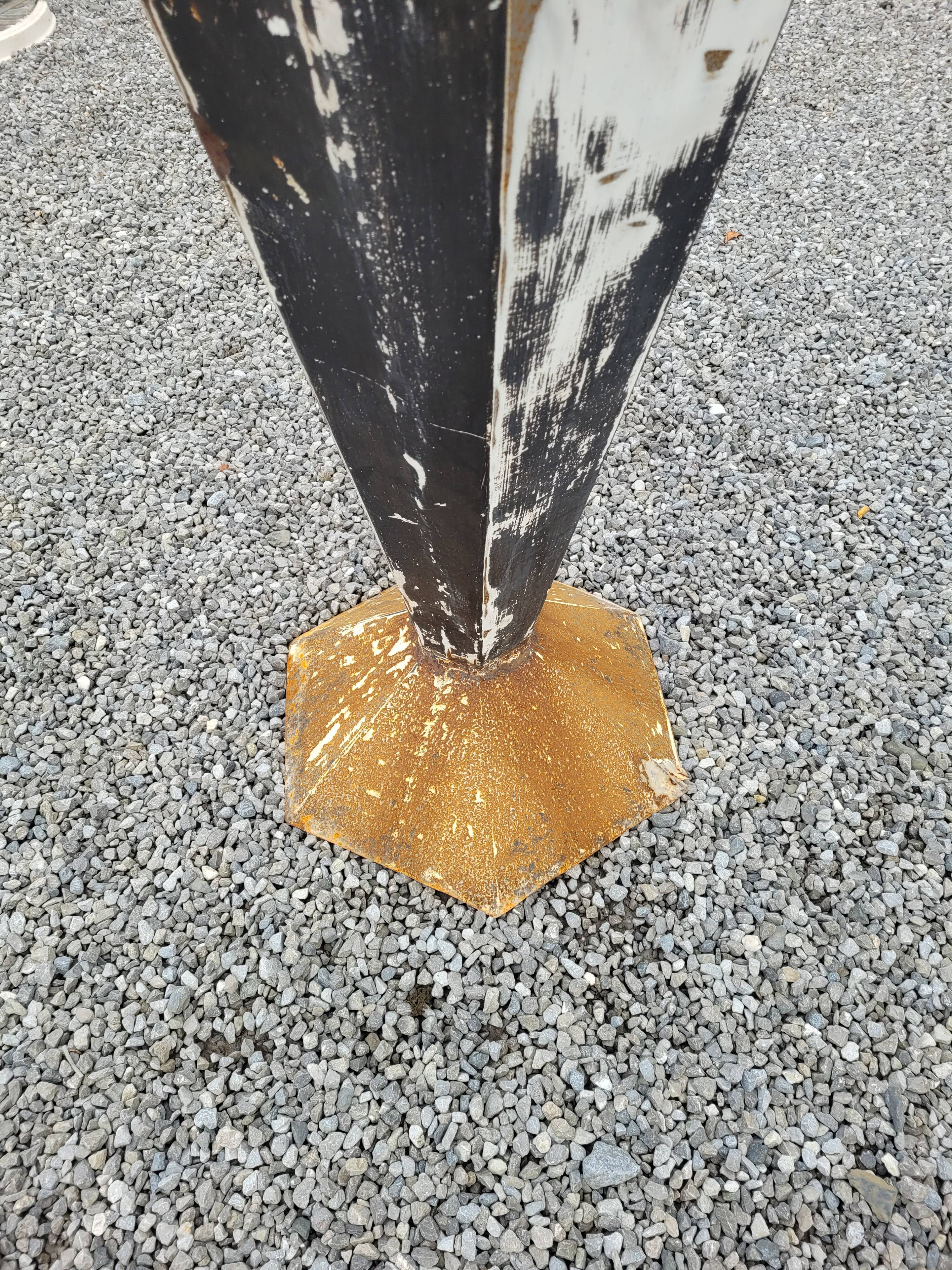 Iron standing planter