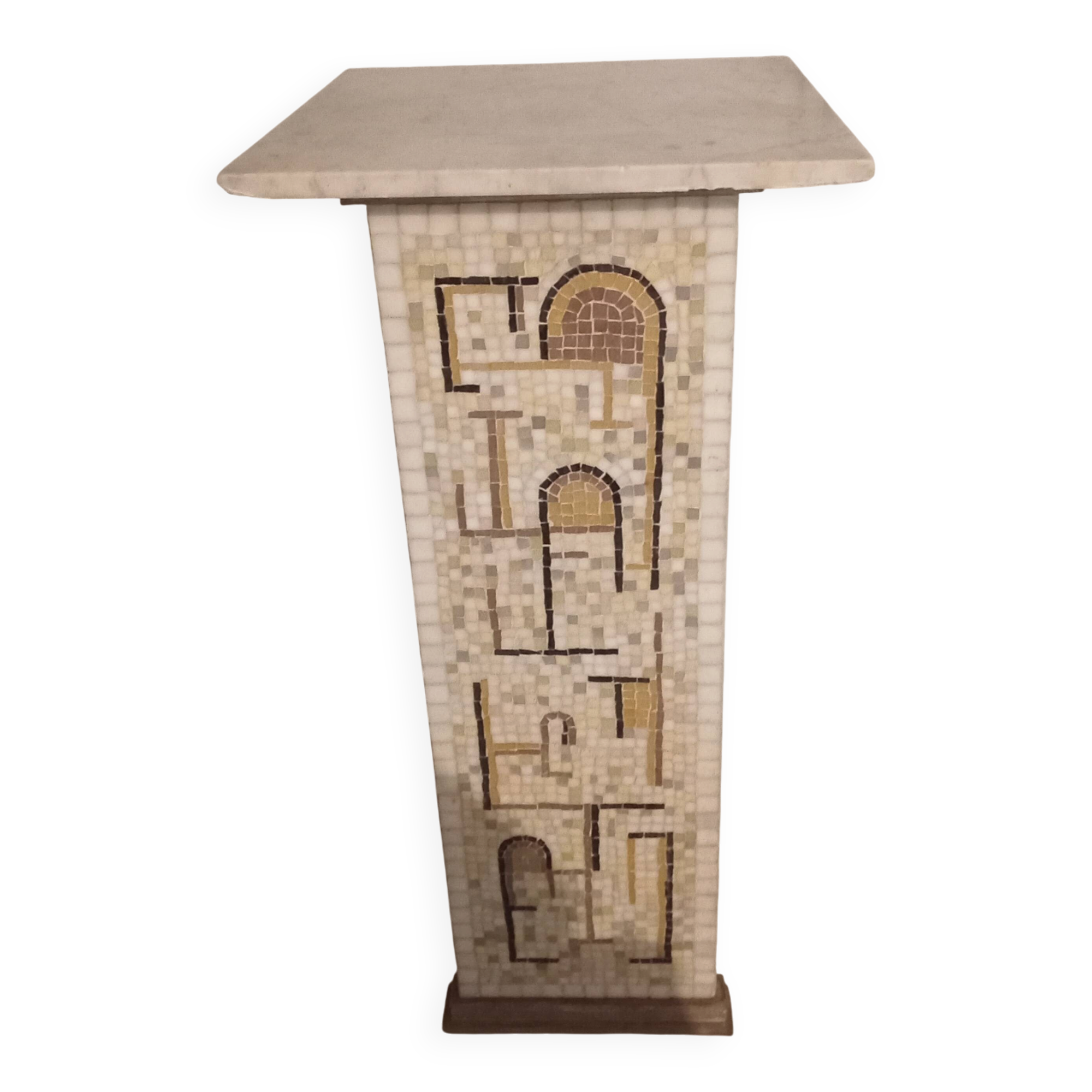 Pedestal column / Vintage stand in mosaic with Antique Labyrinth pattern