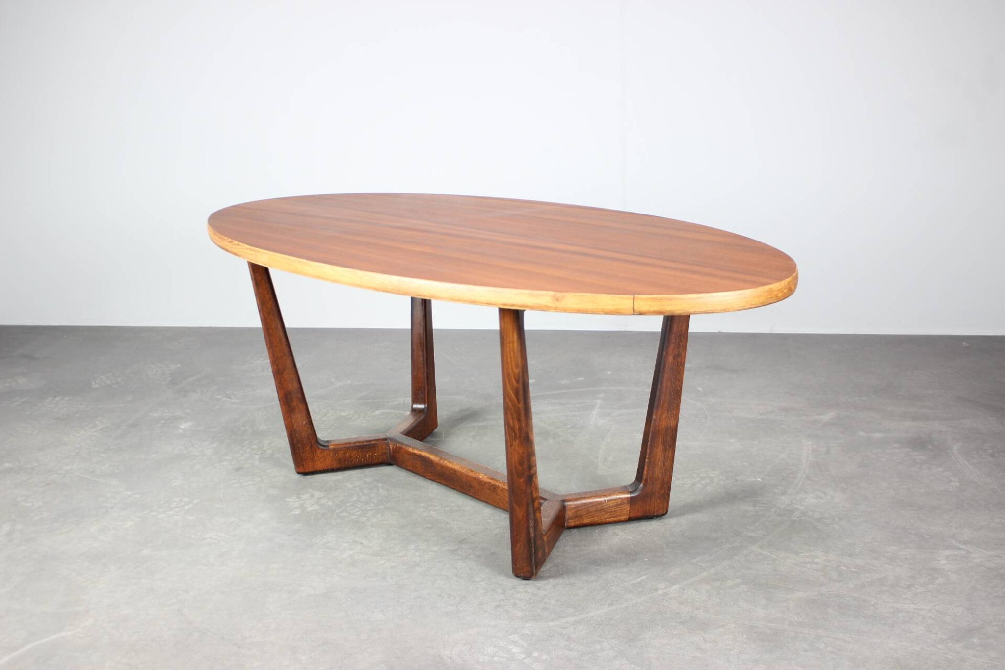Table de conférence milieu du siècle par Dřevotvar, années 1960