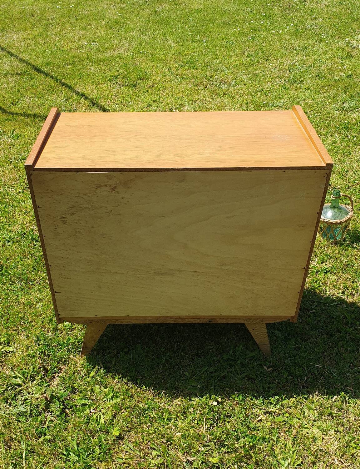 Compass feet chest of drawers