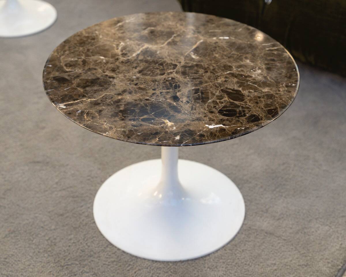 Eero Saarinen & Knoll, 2 "tulip" side tables in "EMPERADOR" marble, 20th century