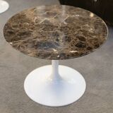 Eero Saarinen & Knoll, 2 "tulip" side tables in "EMPERADOR" marble, 20th century
