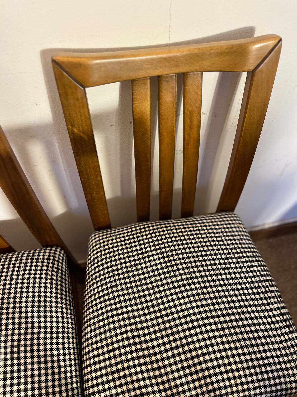 Set of 4 vintage wooden chairs