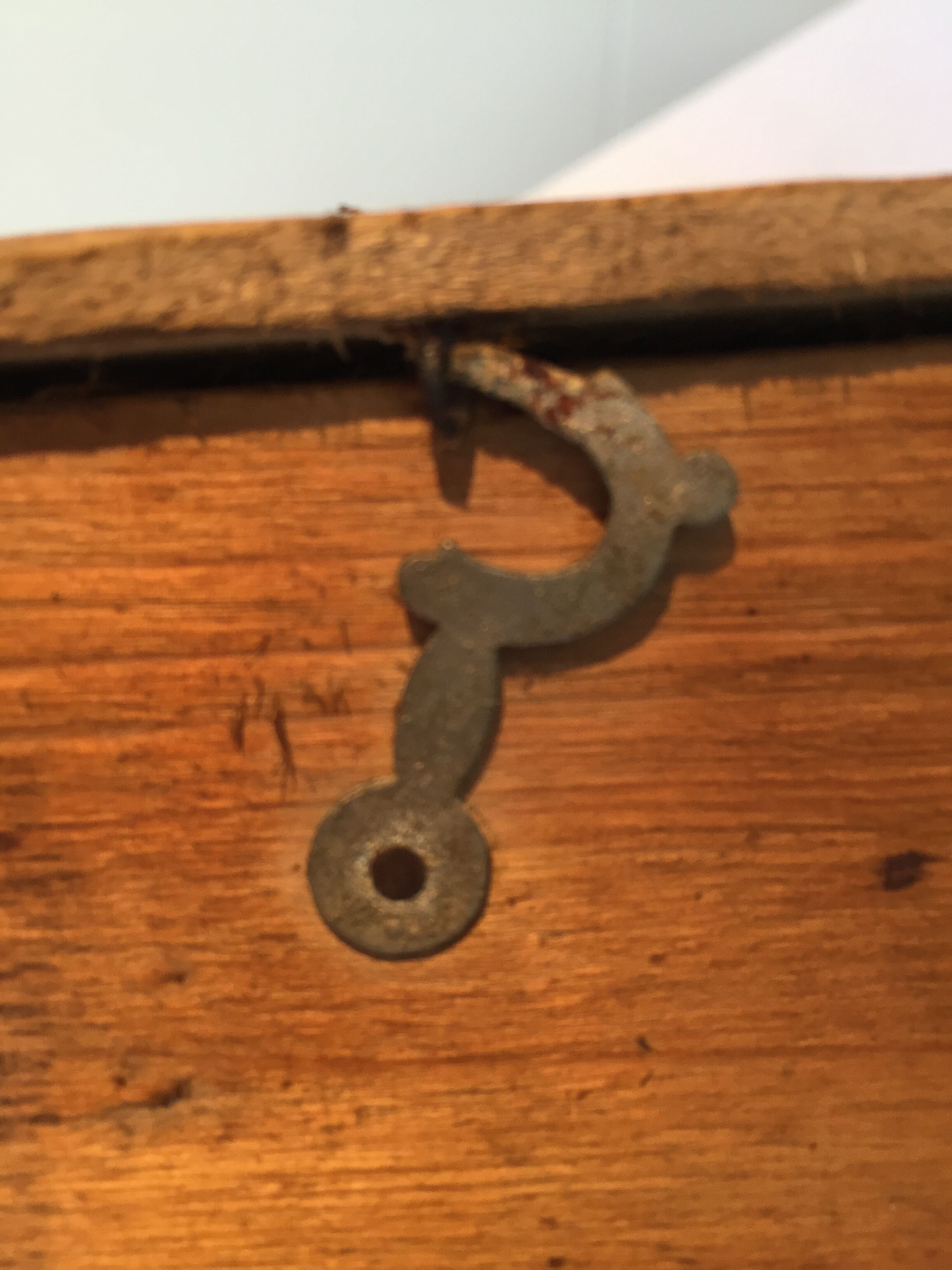 Box advertising the cheap, home Aristide Boucicaut wooden