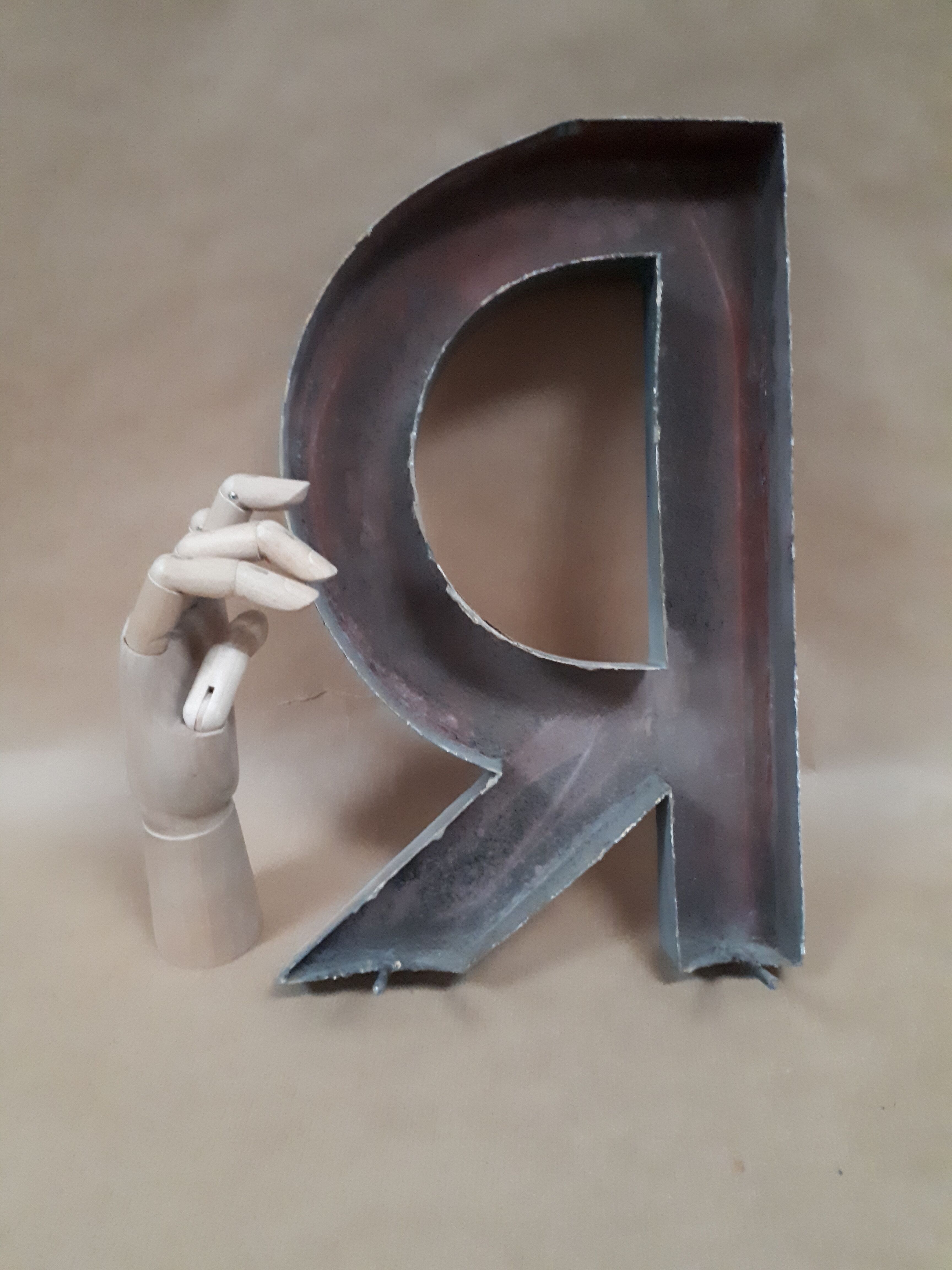 Letter of sign R metal zinc painted vintage 1950