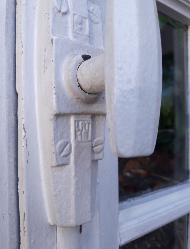 Old oak window H96.9xL81cm small panes