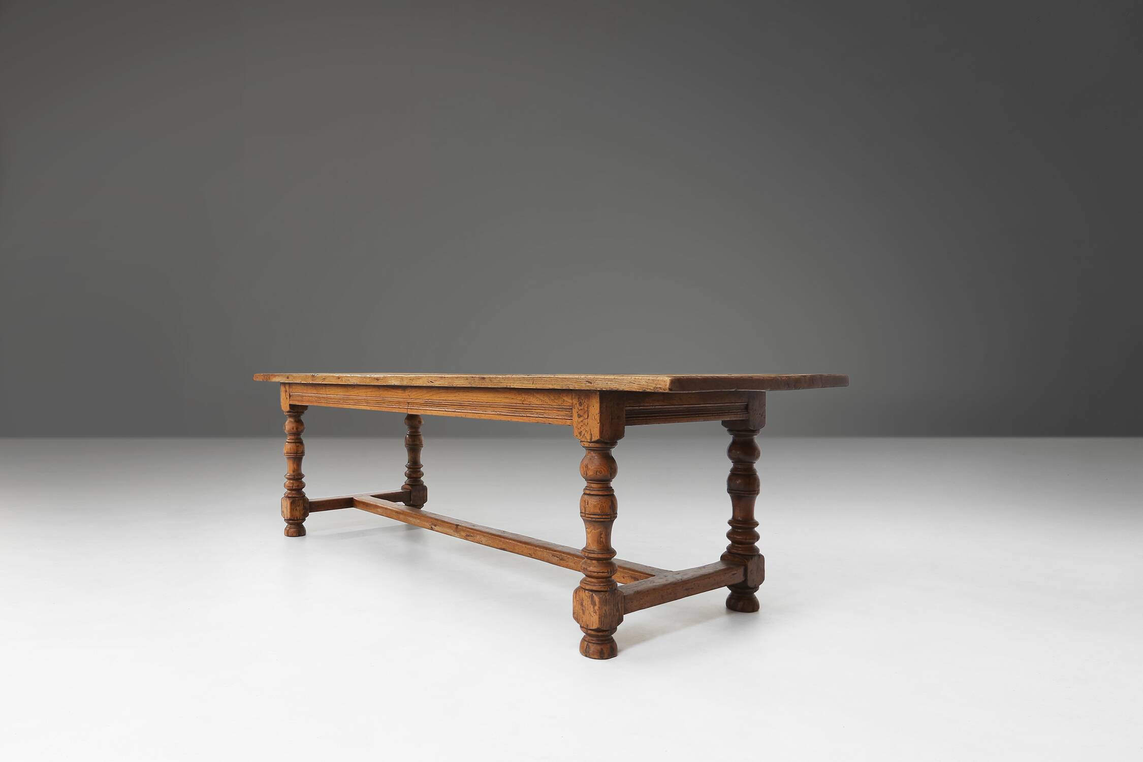Table à manger française en chêne du XVIIIe siècle