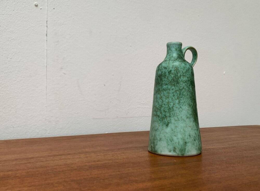 Minimalist ceramic vase carafe from the East German studio GDR by Kerstin and Ralf Unterstab for Kunsttöpferei Unterstab KTU, 1960s.
