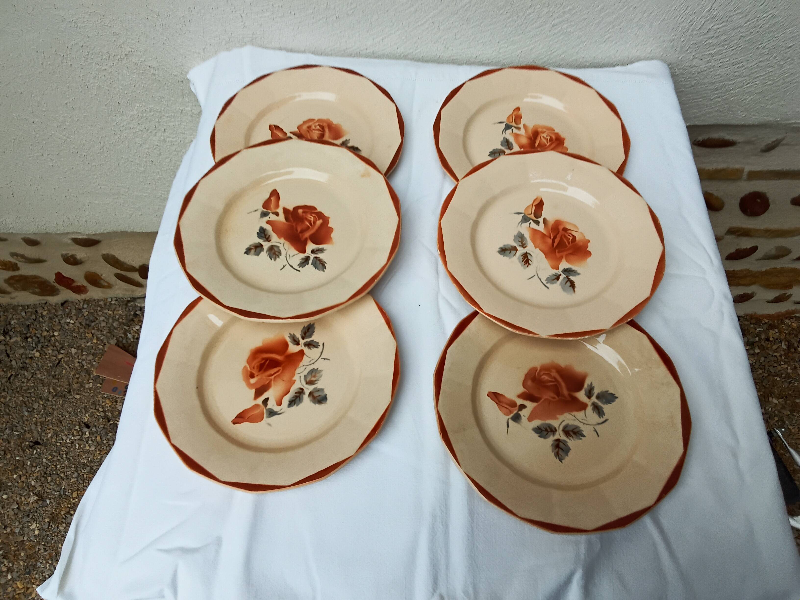Set of six Digoin Sarreguemine dinner plates