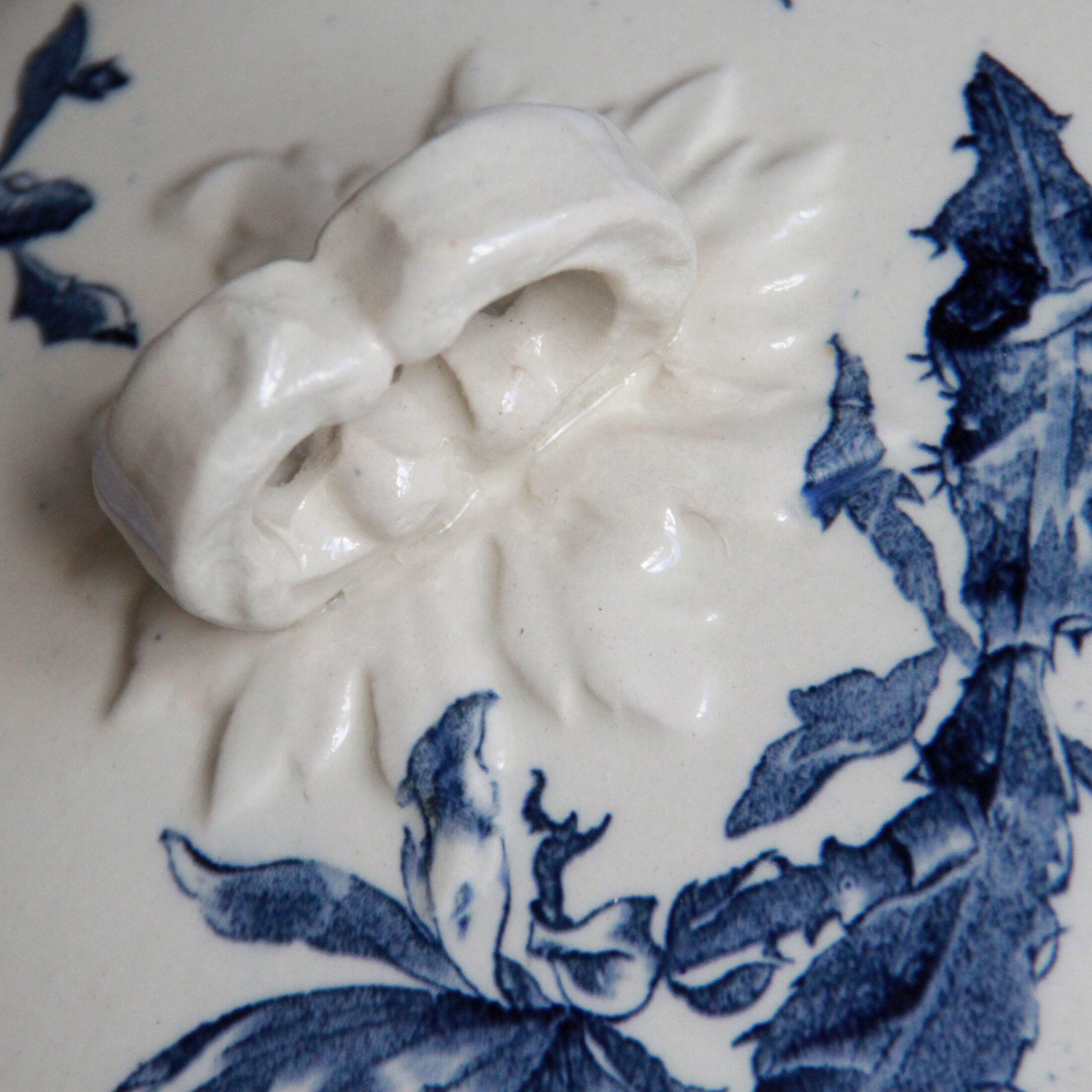 Soupière terre de fer gien cactus blue porcelain opaque old 19 th earthenware