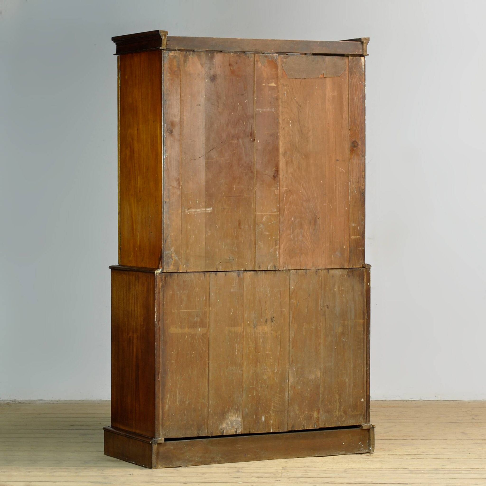 Cabinet en acajou victorien, vers 1860