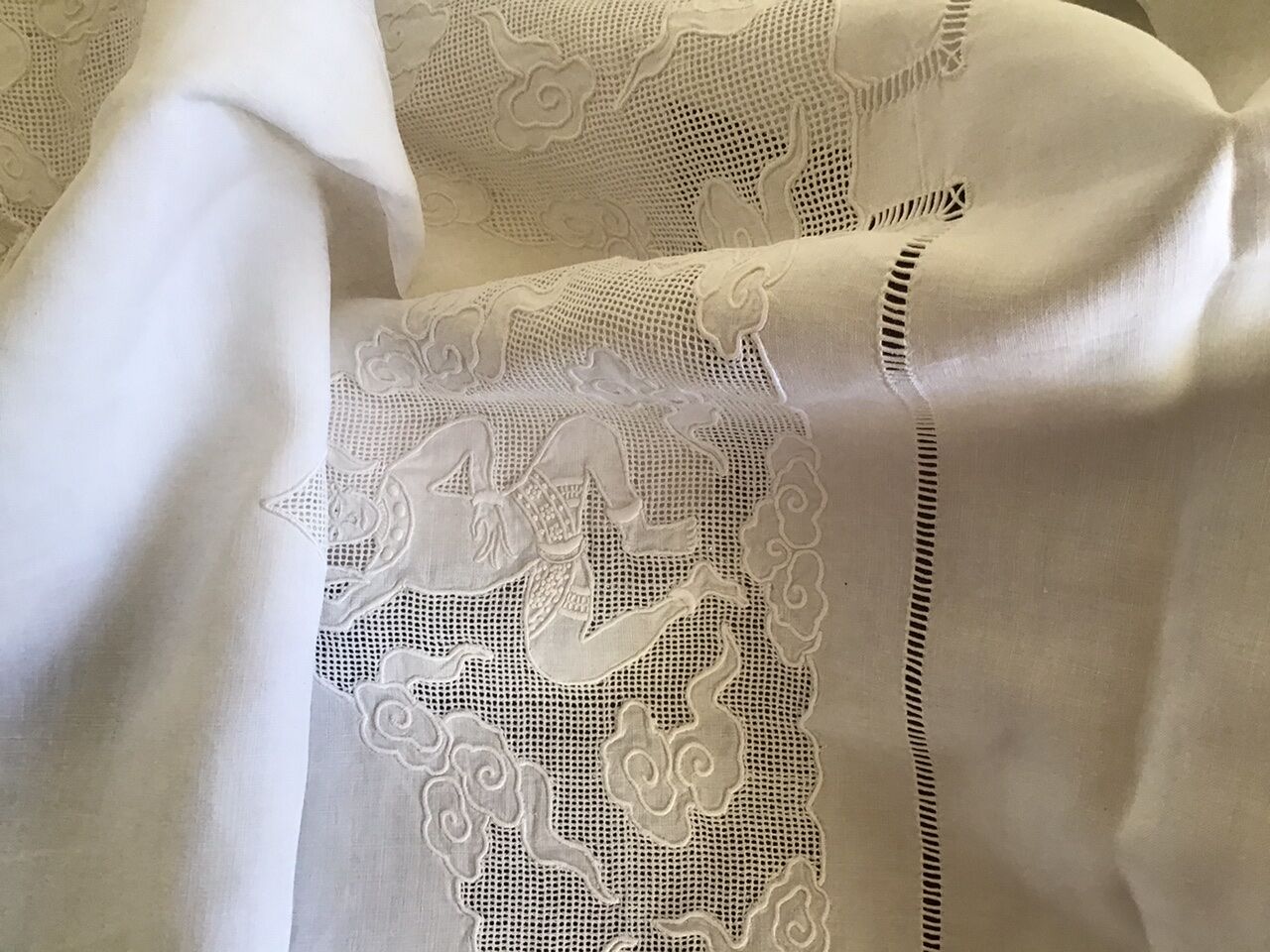 Japanese coat of white linen yarn