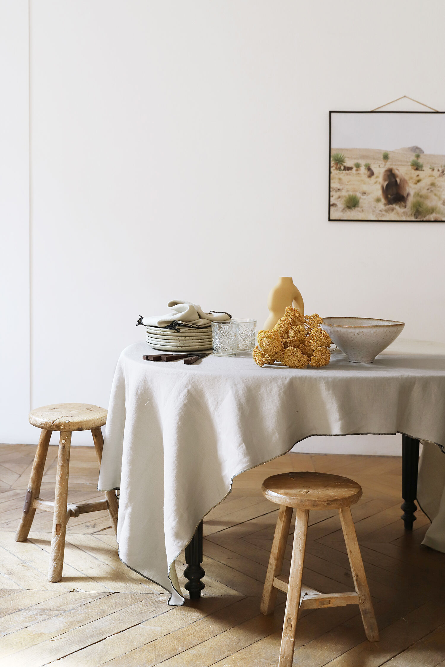 Chalk linen tablecloth and towels