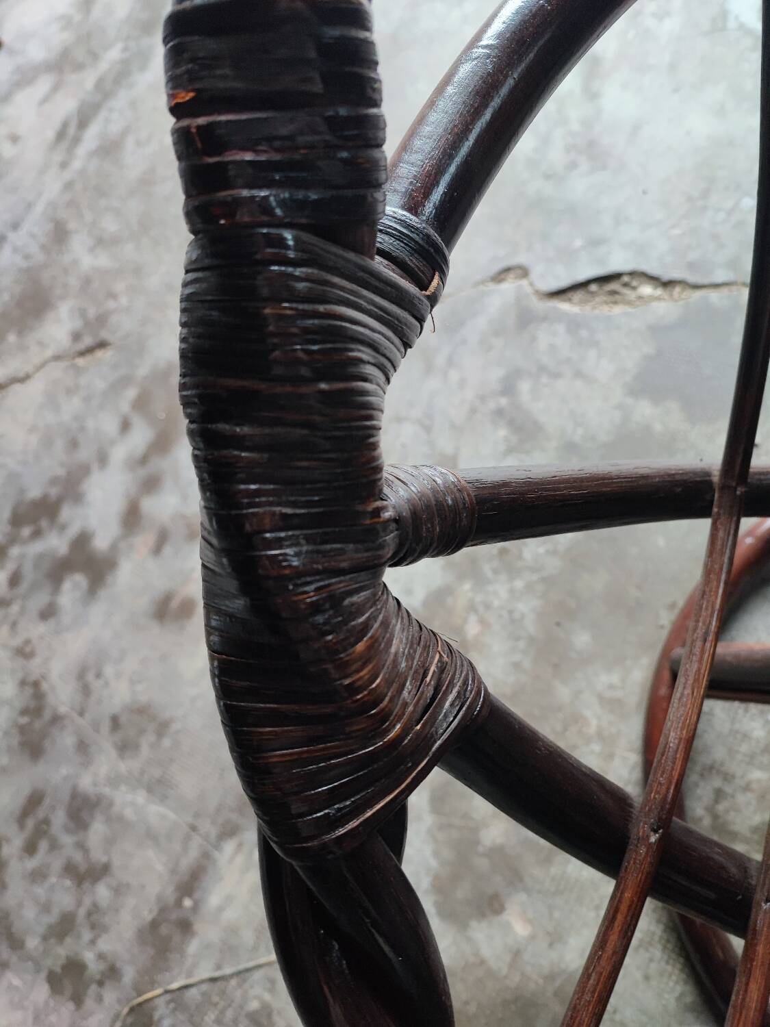 Swivel rattan love seat