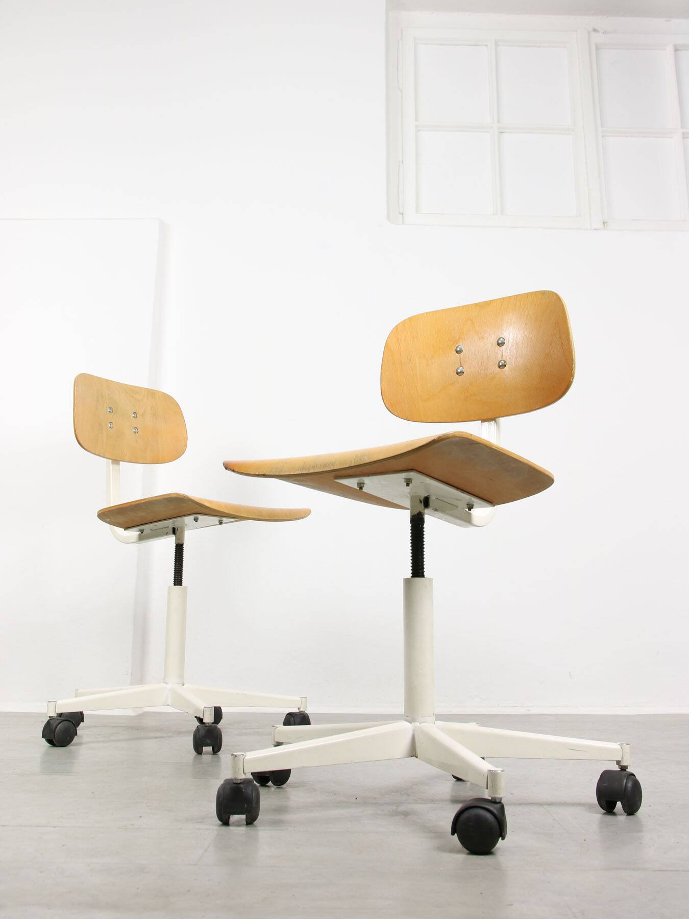 Vintage White & Wooden Swivel Office Chair, 70s