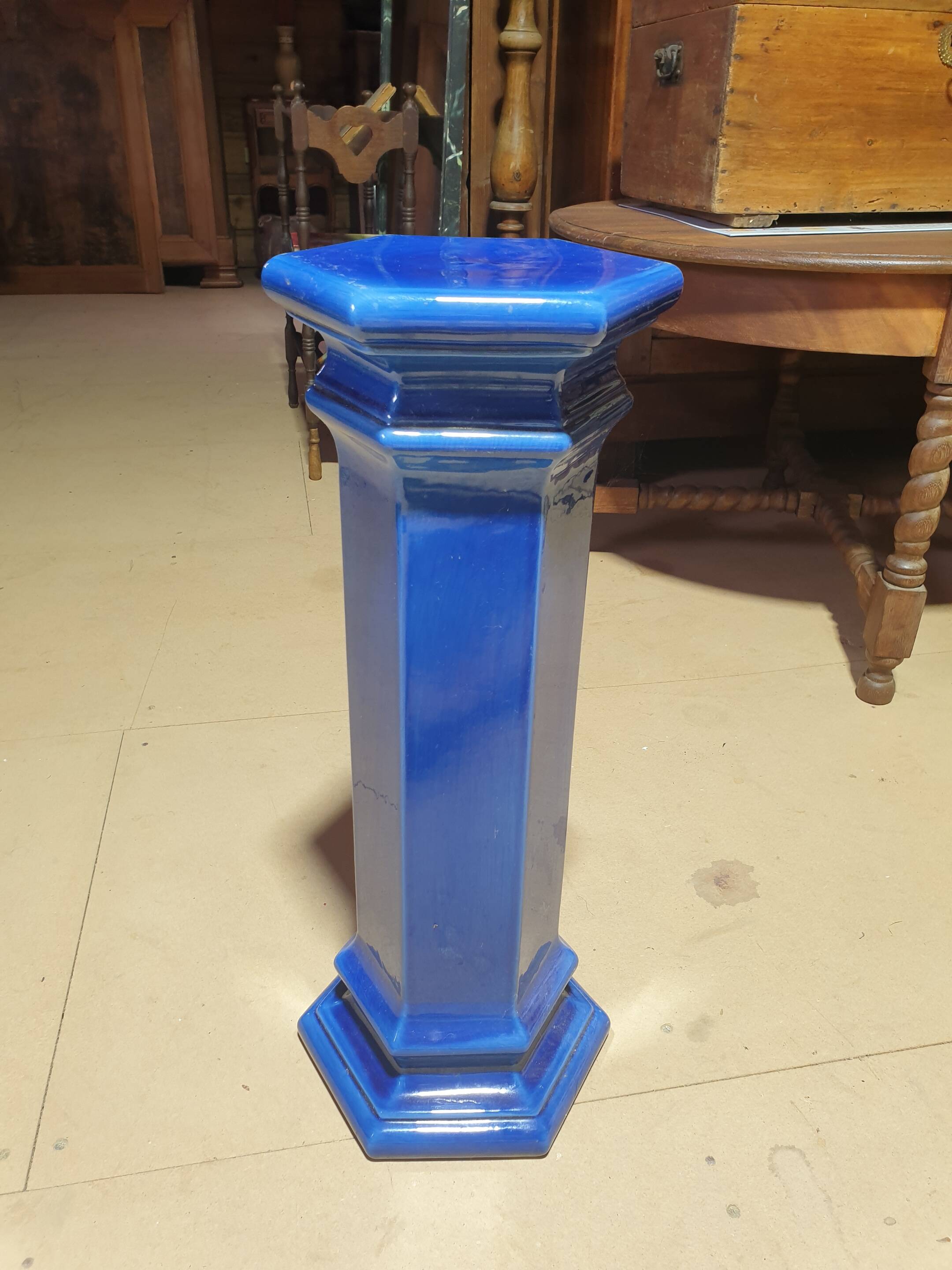 Sellette - colonne en faïence bleue