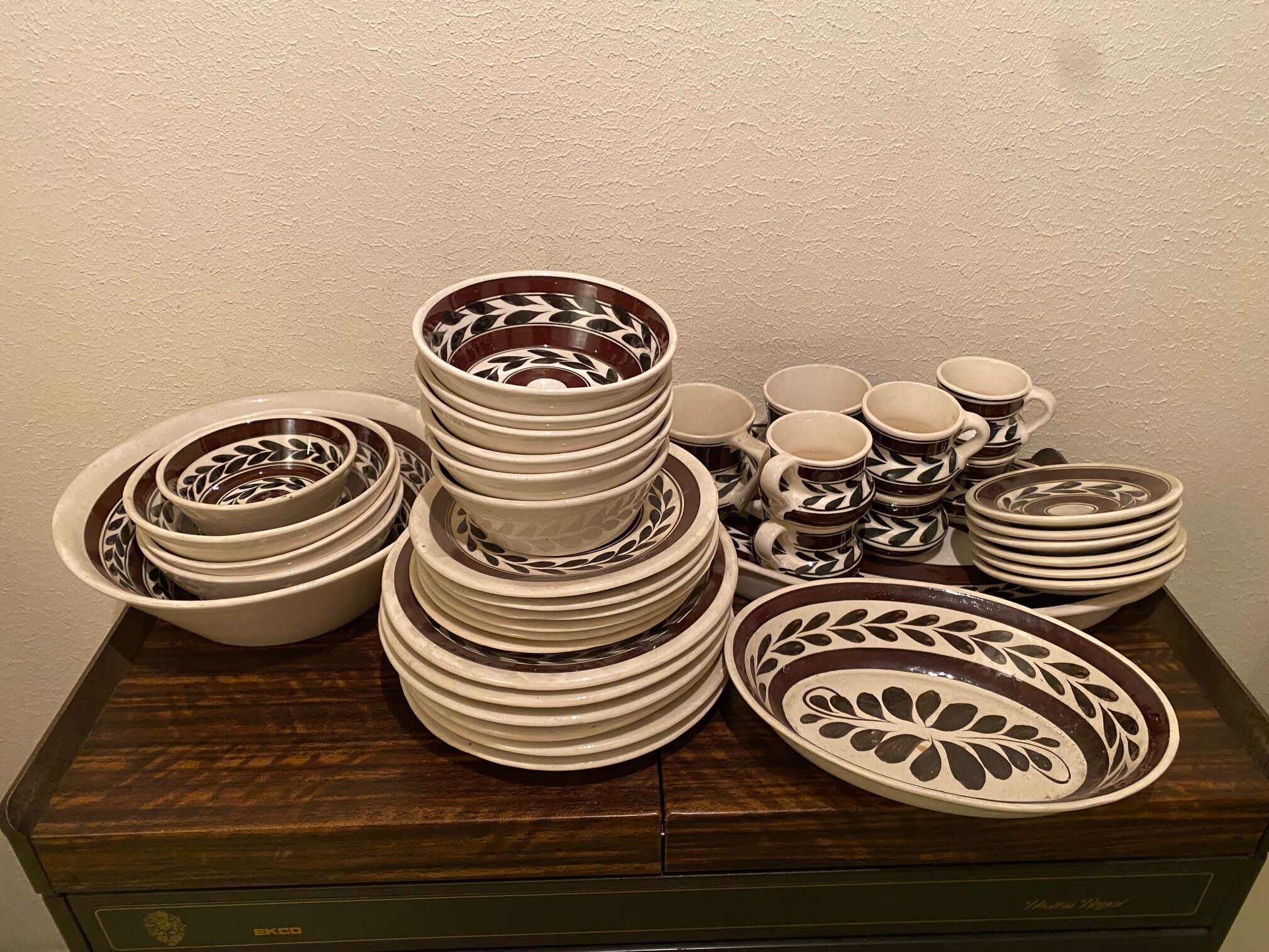 Mediterranean ceramic table service