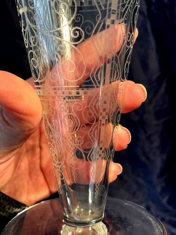 Vase conique modele lido en cristal de baccarat motifs art deco