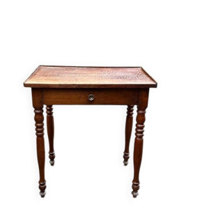 Petite table ancienne