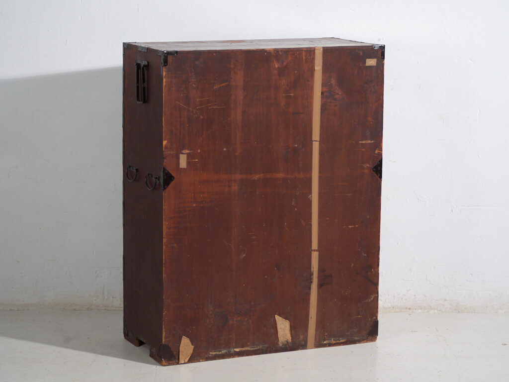 Ancient Japanese tansu of the choba-tansu type – Meiji/Taishō period (circa 1880-1920)