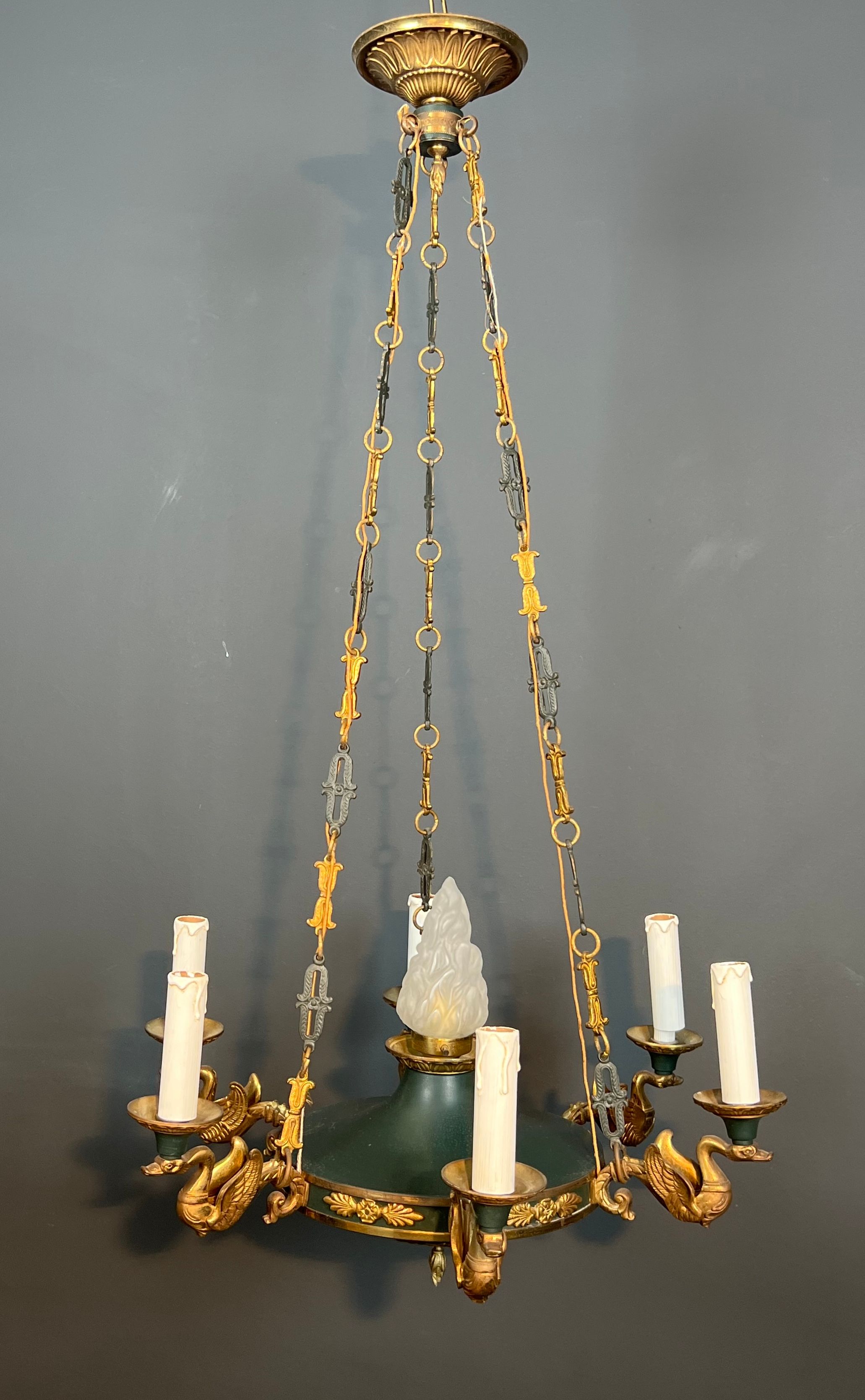 Lustre de style Empire en bronze, tôle verte et flamme en verre moulé
