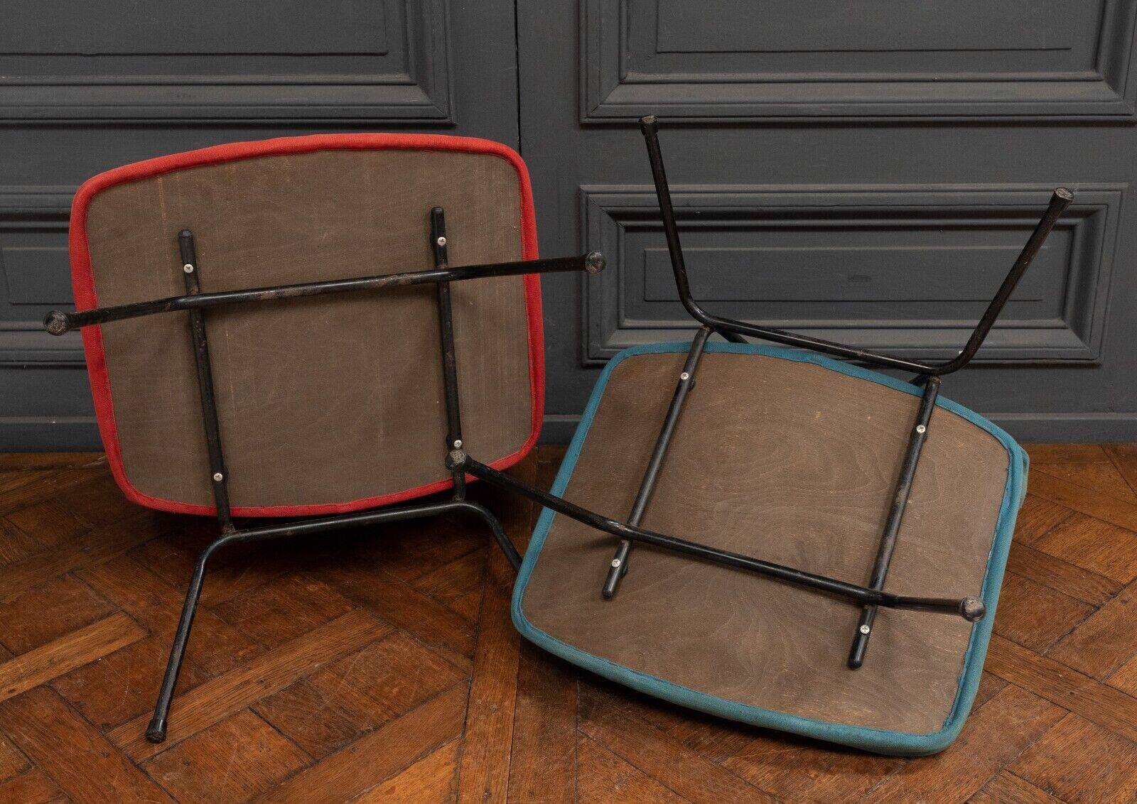 Pair of CM190 Pierre Paulin red and blue Thonet edition low chairs