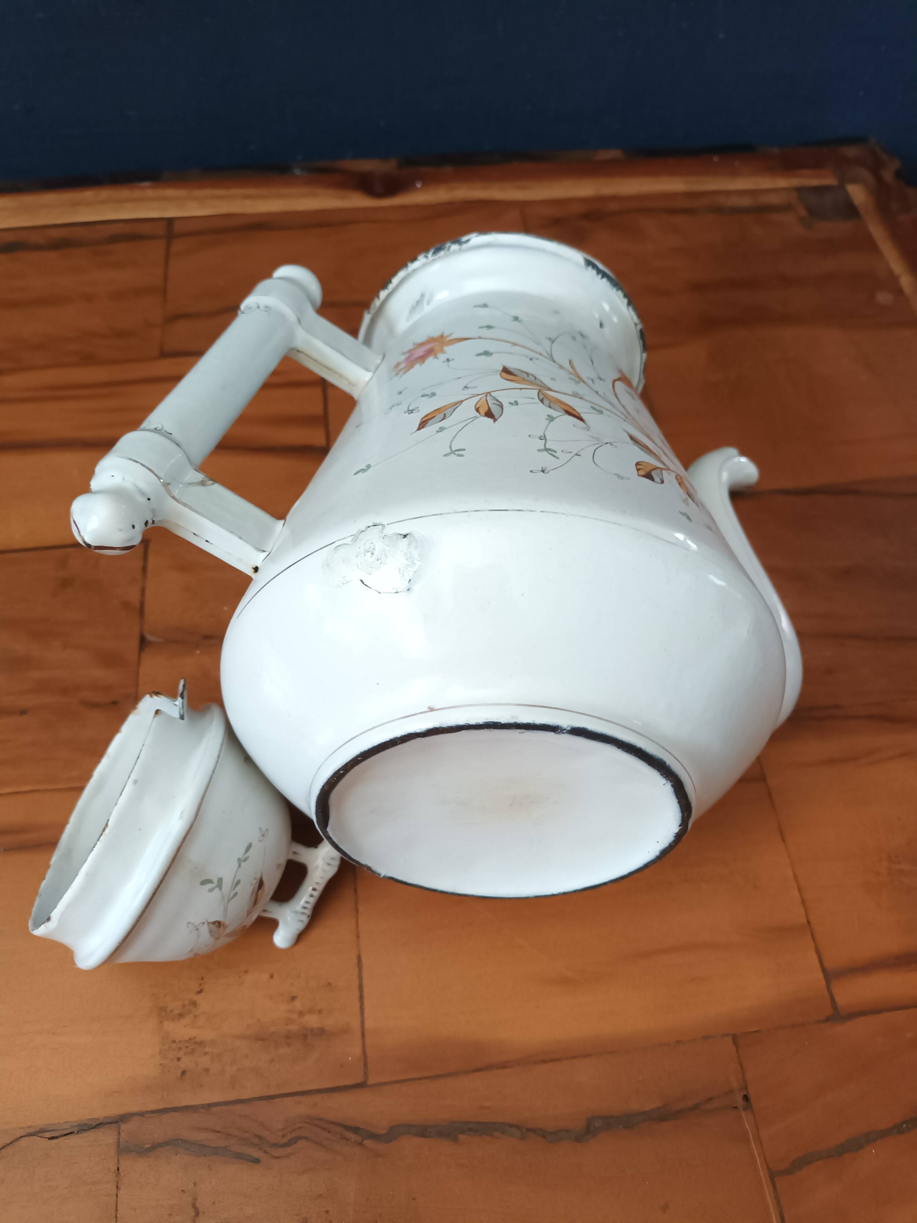 Enamelled coffee maker