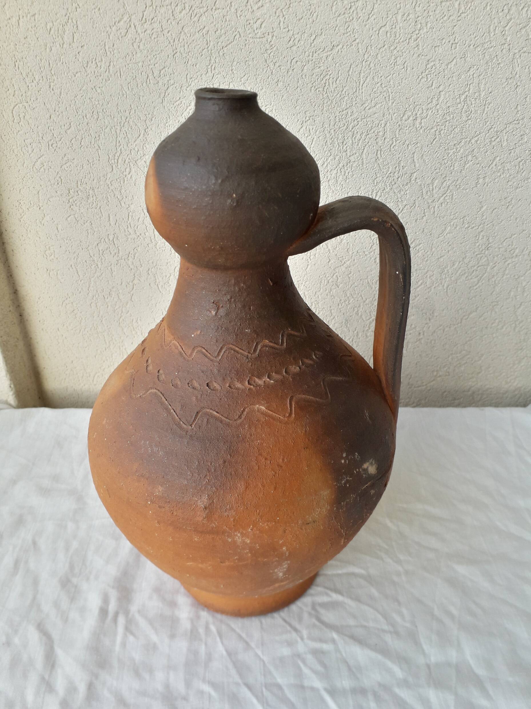 Decorative pottery in terracotta