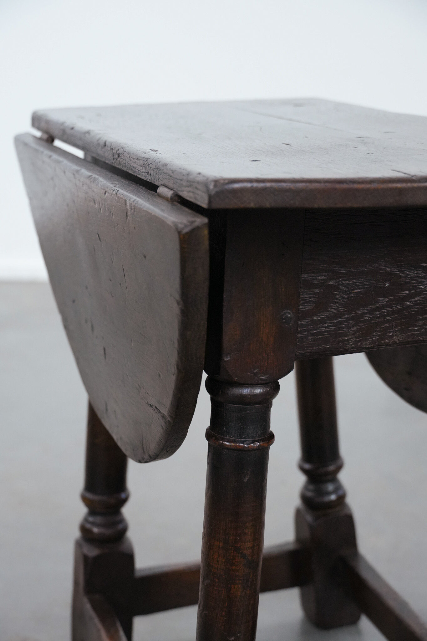Tabouret anglais ancien à abattants, en chêne, datant du XVIIIe siècle