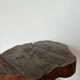 Tabouret tripode brutaliste