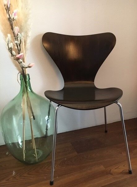 Series of 4 chairs 3107 by Arne Jacobsen edition Fritz Hansen