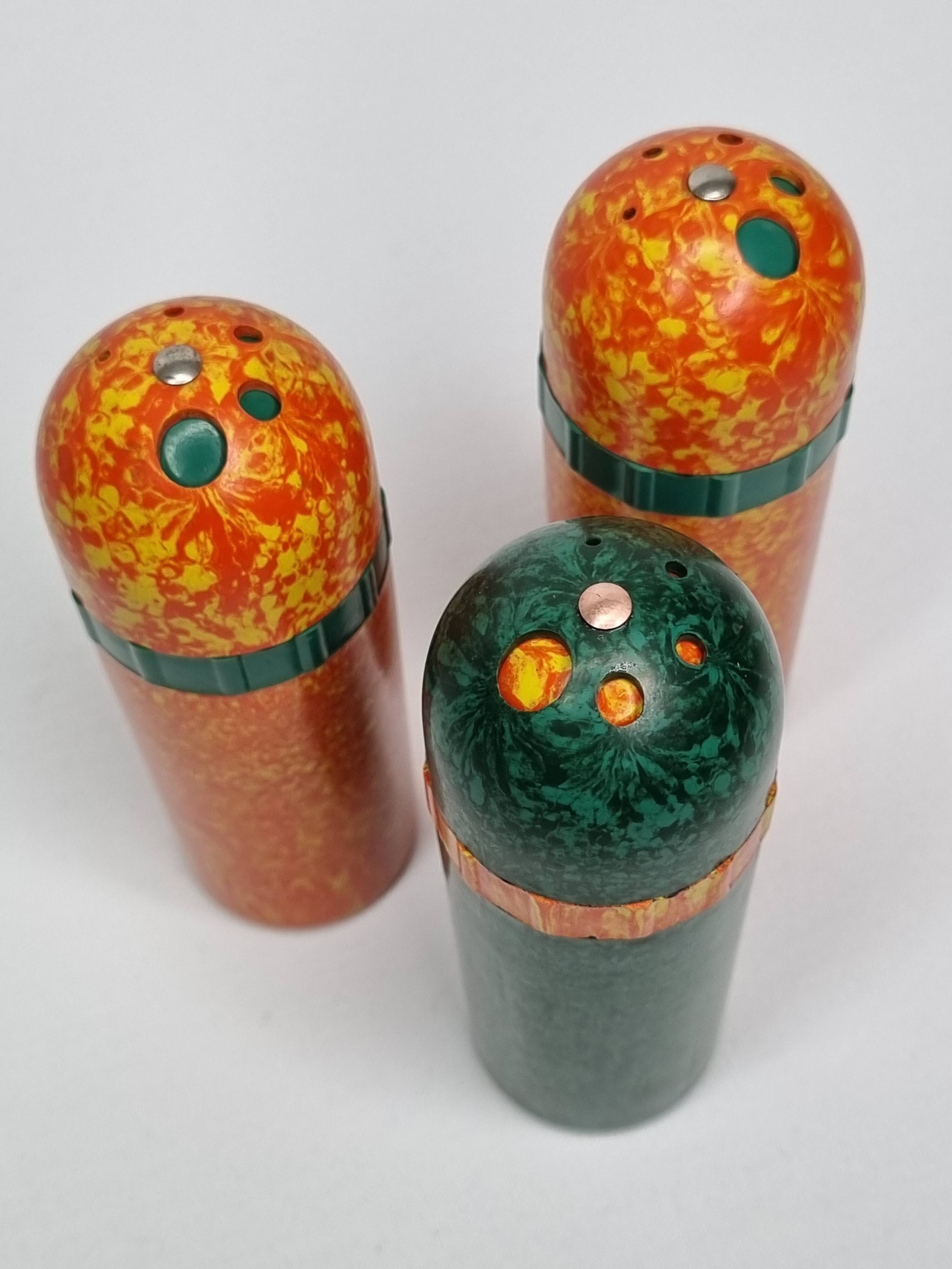 Set of three vintage Bakelite salt shakers, BEF British Made, 12.5 cm