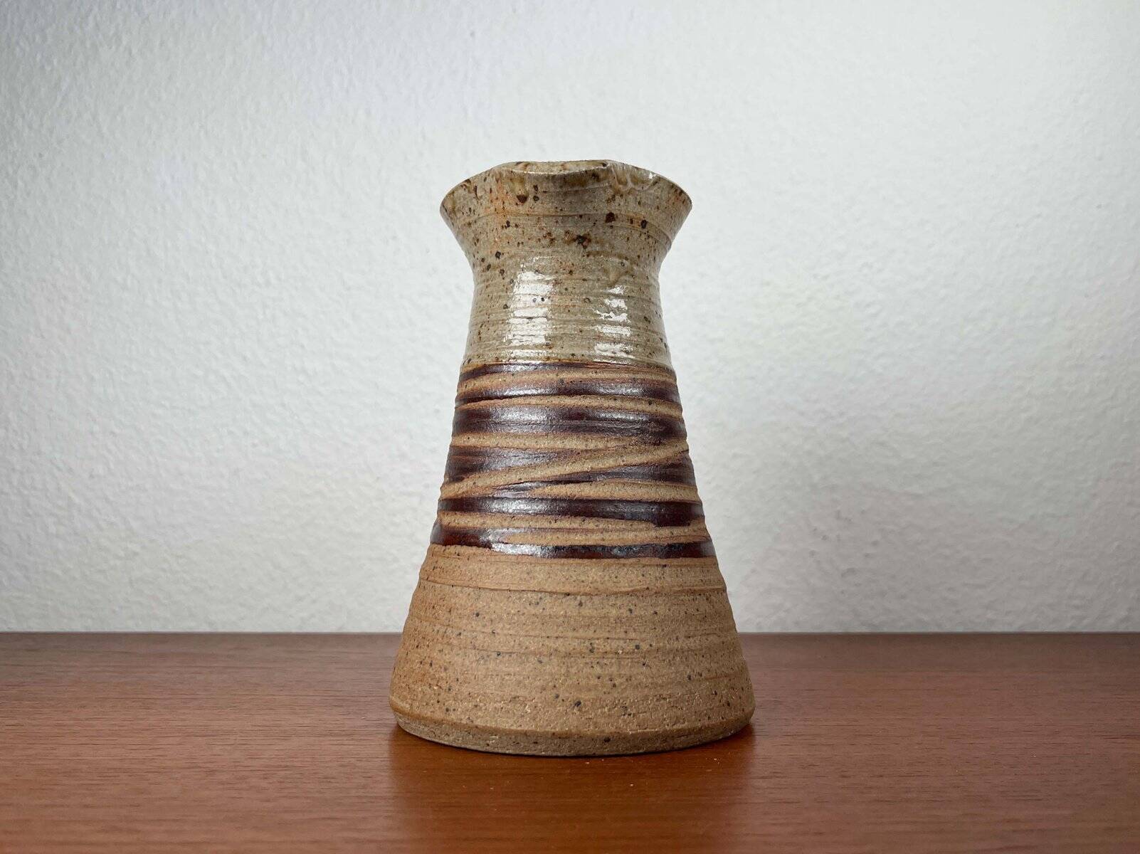 Danish modern studio pottery vase by Tue Poulsen for Tue Keramik, 1960.