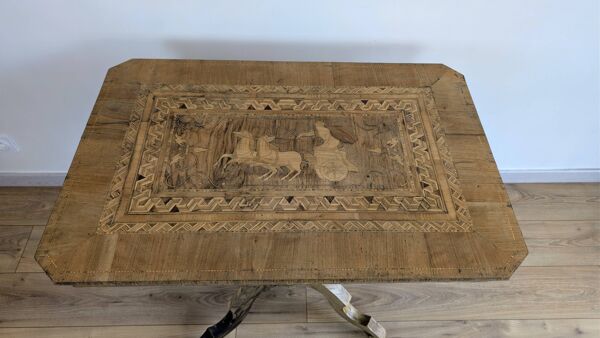 Guéridon italien pliant marqueterie scène antique, XIXème